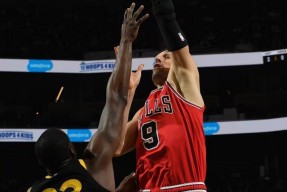 开云体育-关于公牛前途光明！，西亚卡姆新星重返赛场表现突出再创辉煌时刻的信息